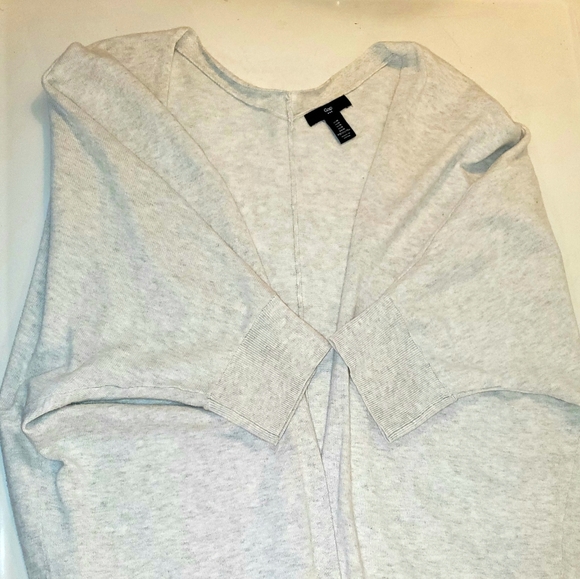 Gap, dolman sleeve, open sweater. - Picture 3 of 7
